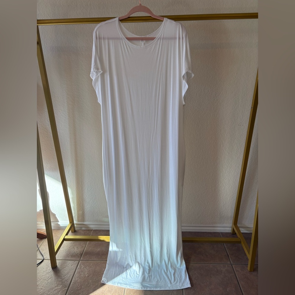 Women’s white short sleeve maxi dress NWOT, large